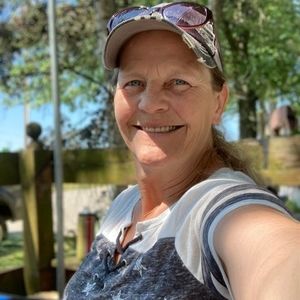 Meet your Posher, Roxanne